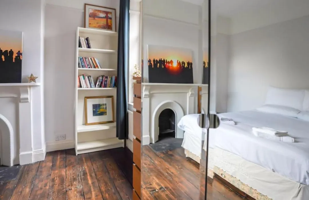 Spacious 4 Bedroom Character Home In Pontcanna-1