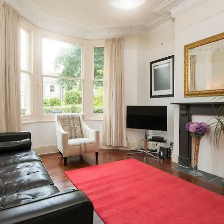Spacious 4 Bedroom Character Home In Pontcanna-2